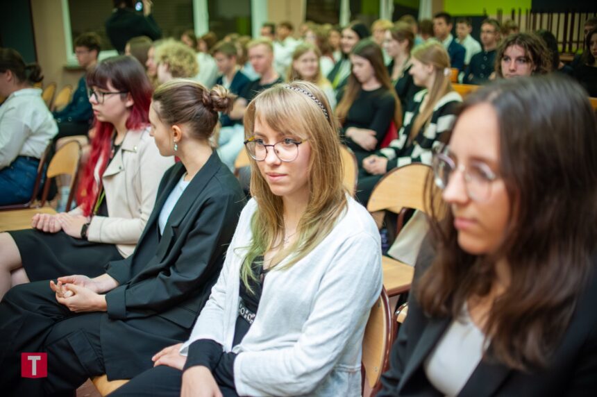 Najlepsi z najlepszych ze stypendiami  starosty (ZDJĘCIA)