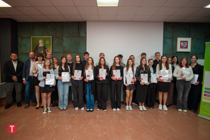 Najlepsi z najlepszych ze stypendiami  starosty (ZDJĘCIA)