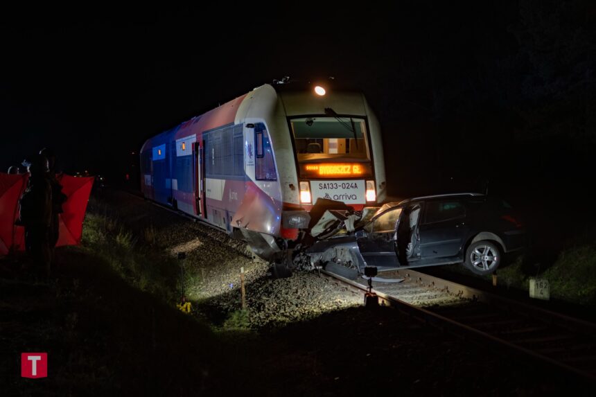 Wypadek na przejeździe kolejowym (ZDJĘCIA) AKTUALIZACJA