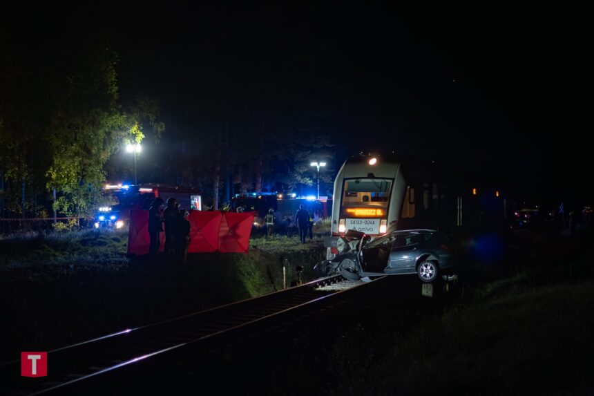 Wypadek na przejeździe kolejowym (ZDJĘCIA) AKTUALIZACJA