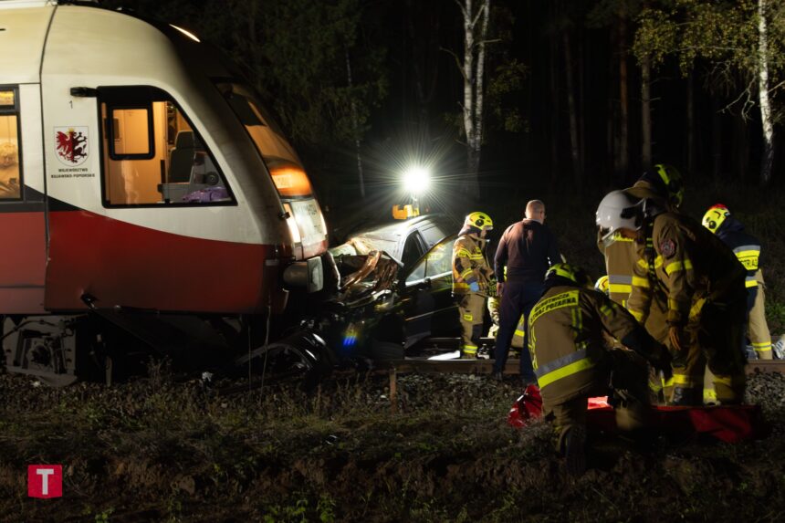 Wypadek na przejeździe kolejowym (ZDJĘCIA) AKTUALIZACJA
