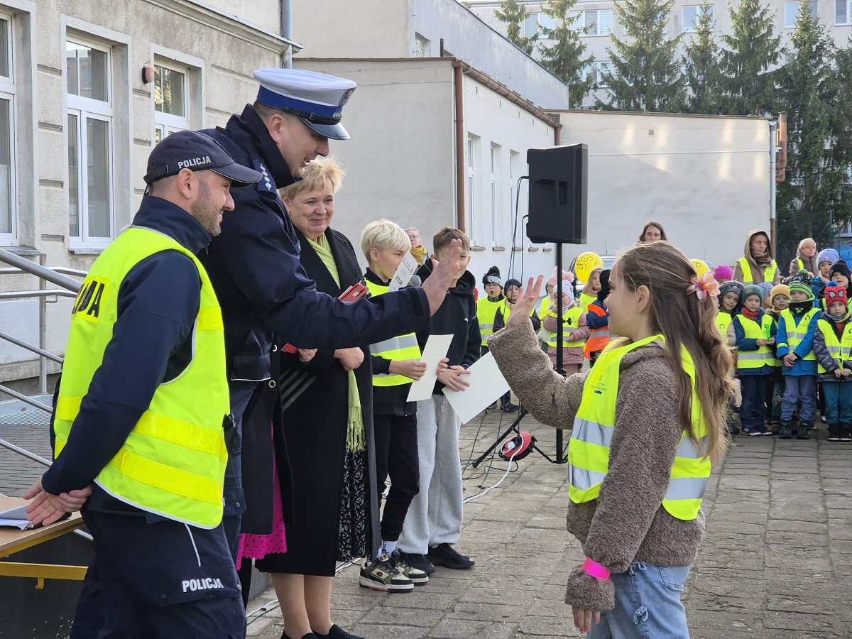 Akcja „Odblaskowa Szkoła”. Policjanci podsumowali działania uczniów