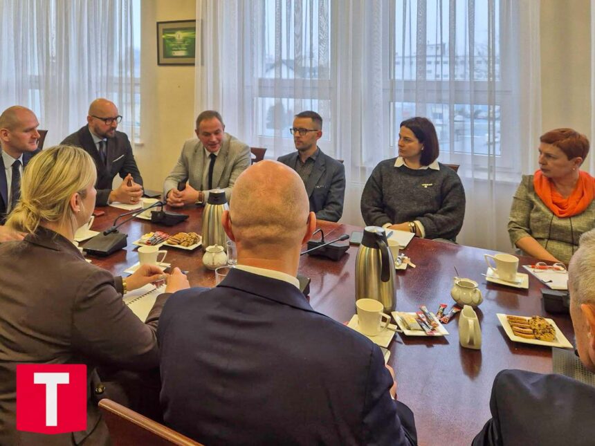 Spotkanie w związku z atakami terrorystycznymi na infrastrukturę kolejową