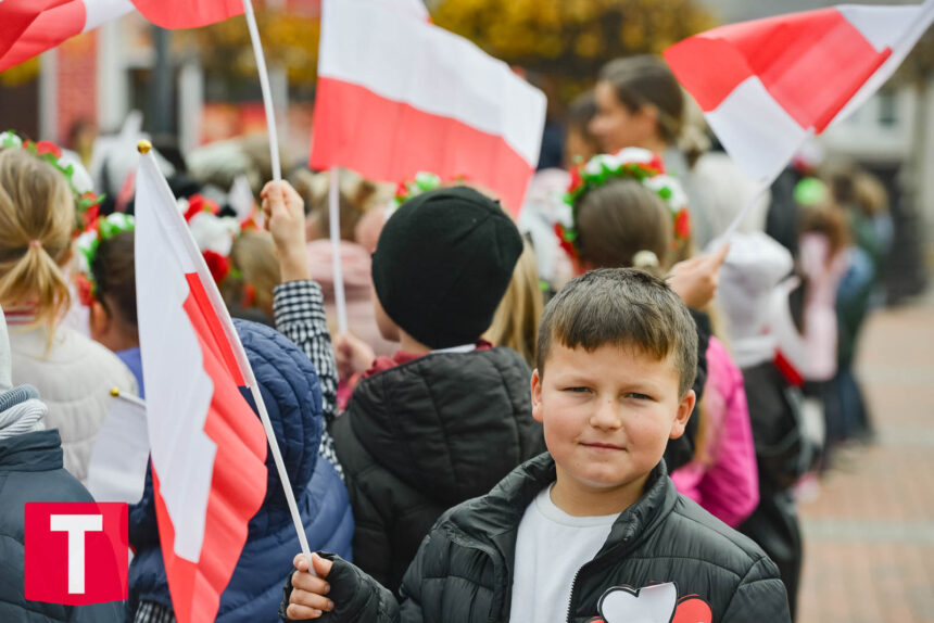 Patriotyczny spacer na tucholskim rynku (ZDJĘCIA)