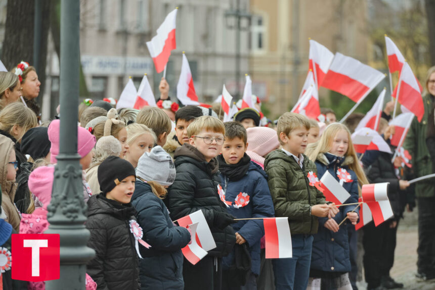 Patriotyczny spacer na tucholskim rynku (ZDJĘCIA)