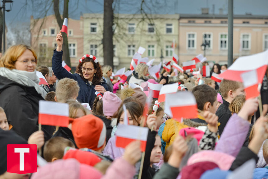 Patriotyczny spacer na tucholskim rynku (ZDJĘCIA)