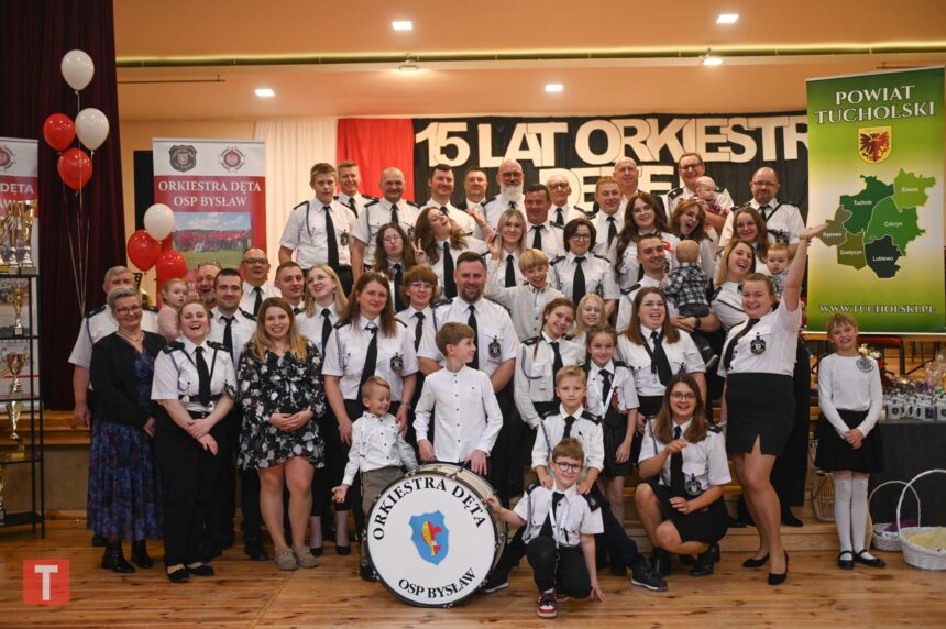 Muzyczny jubileusz w Bysławiu. 15 lat orkiestry i świętowanie Niepodległości (ZDJĘCIA)