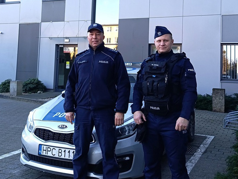 Policjanci w czasie wolnym od służby zatrzymali poszukiwanego