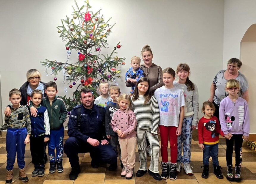 Dzielnicowy spotkał się z dziećmi w Piastoszynie