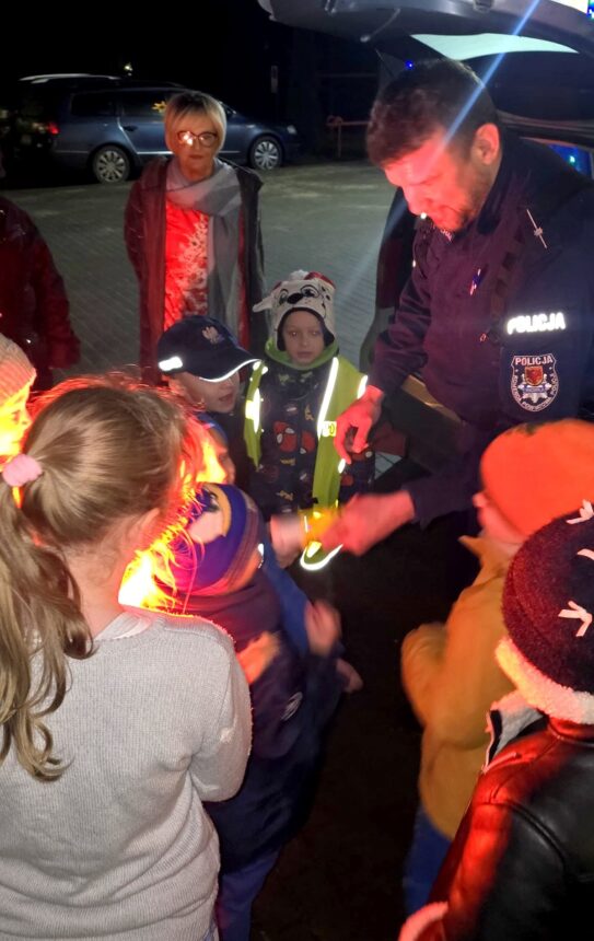 Dzielnicowy spotkał się z dziećmi w Piastoszynie