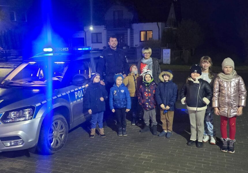 Dzielnicowy spotkał się z dziećmi w Piastoszynie