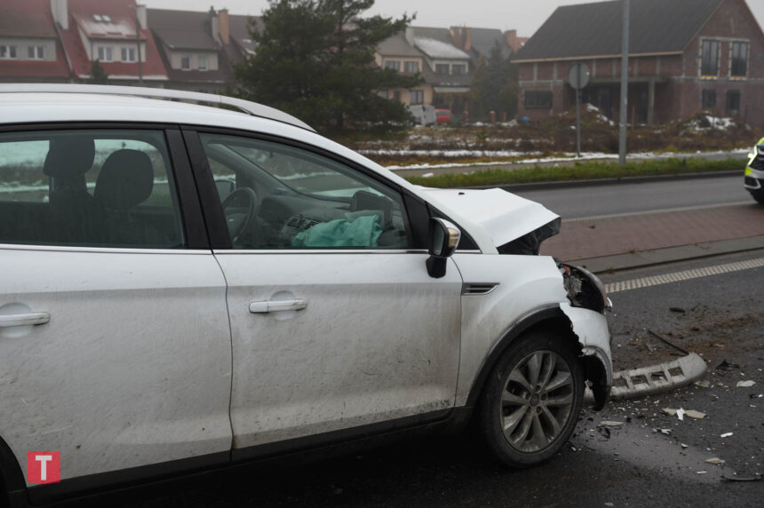Jedna osoba trafiła do szpitala po zderzeniu trzech pojazdów w Tucholi
