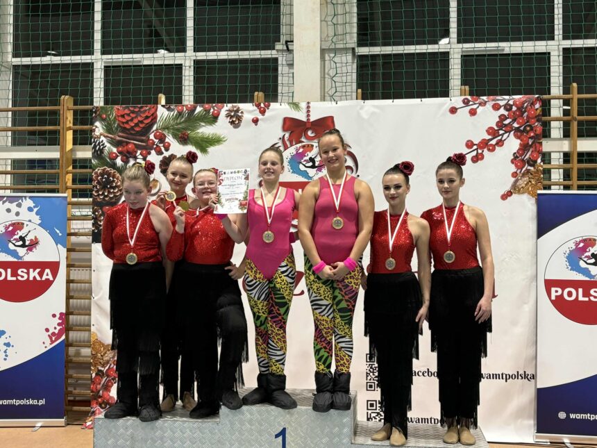 Tucholskie Mażoretki z imponującymi wynikami w „Świątecznej Bajce”