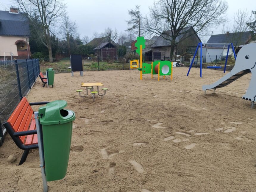 Nowy plac zabaw w Bysławiu już gotowy