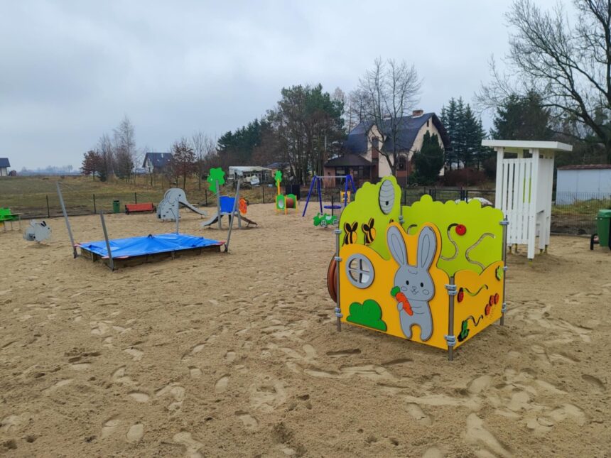 Nowy plac zabaw w Bysławiu już gotowy