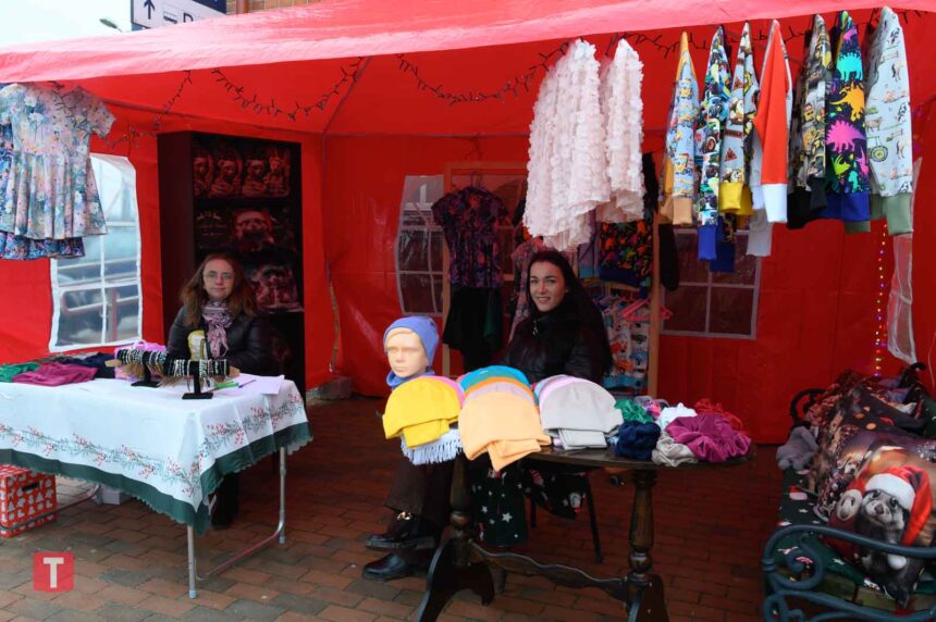 Świąteczny kiermasz na dworcu w Tucholi przyciągnął tłumy