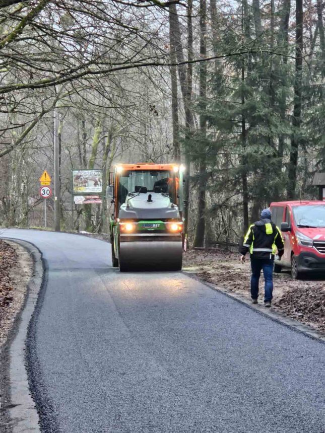 Nowa nawierzchnia na drodze Świt–Szumiąca