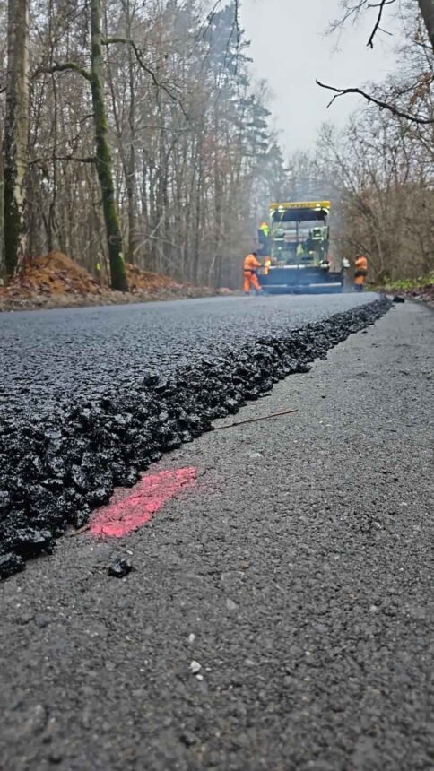 Nowa nawierzchnia na drodze Świt–Szumiąca