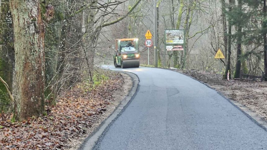 Nowa nawierzchnia na drodze Świt–Szumiąca