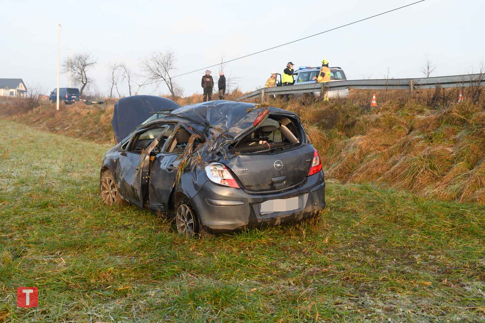 Dachowanie samochodu w Starym Suminie. Dwie osoby trafiły do szpitala