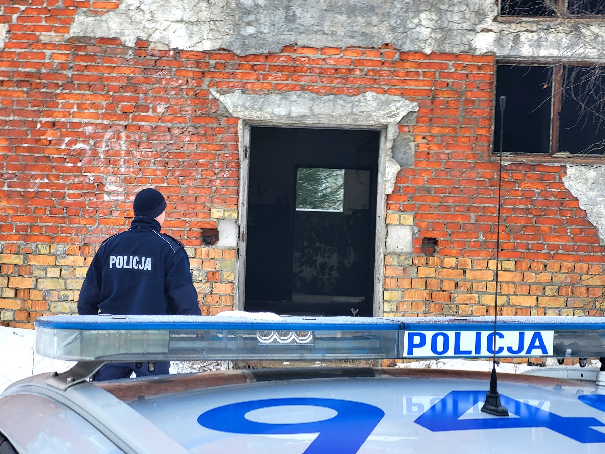 Zima i bezdomność: Policja kontroluje pustostany